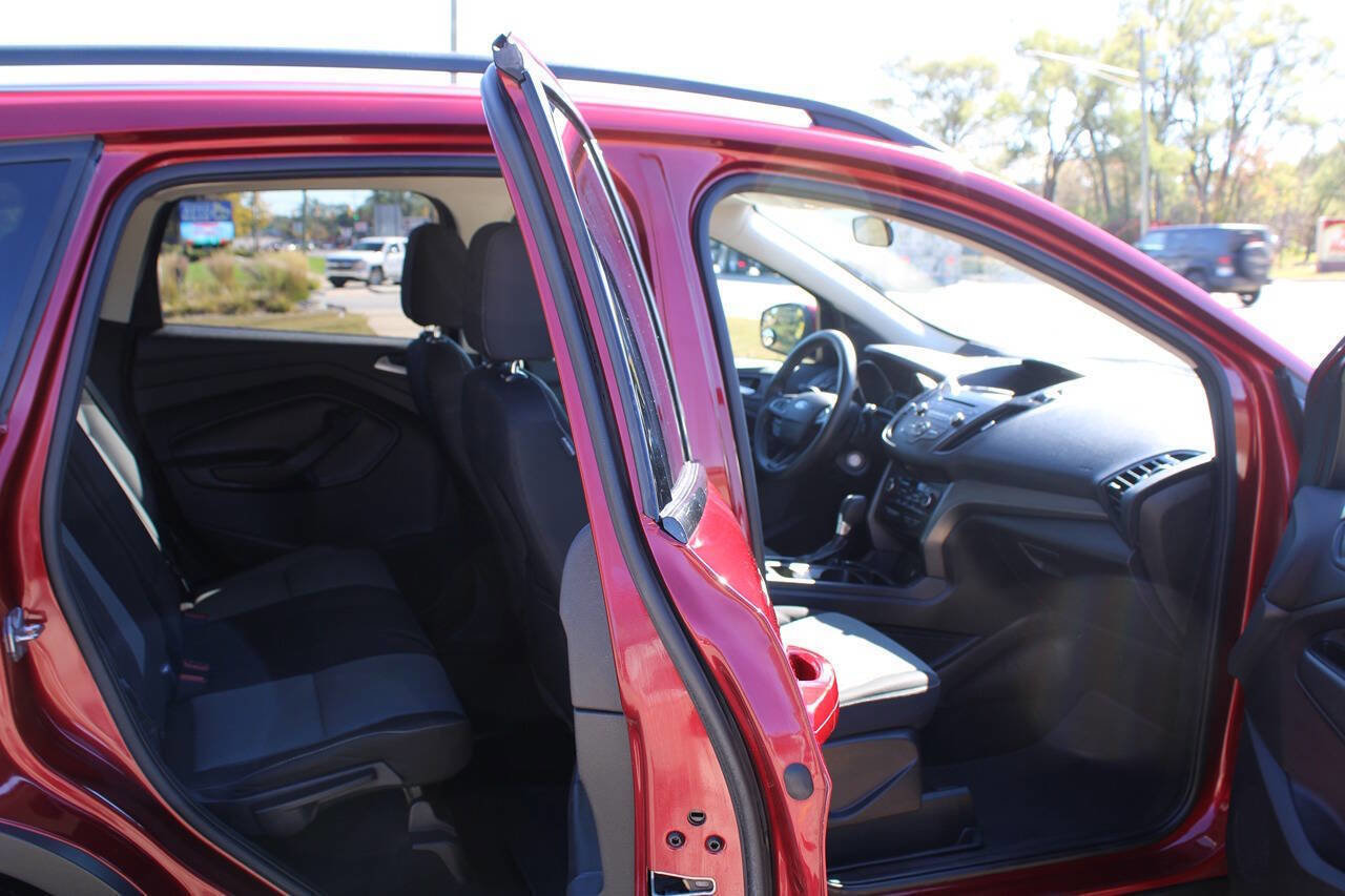 Used 2017 Ford Escape SE image 60