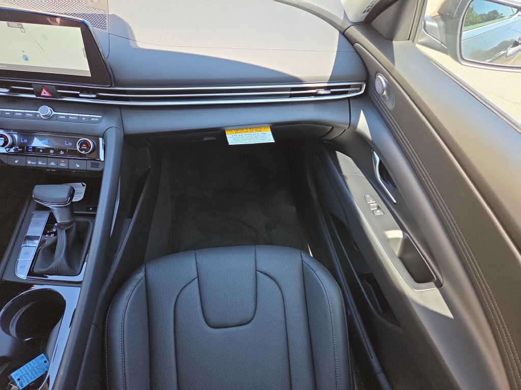 New 2026 Hyundai Elantra Limited FWD image 16