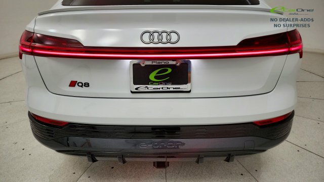 Used 2024 Audi Q8 e-tron Premium Plus w/ Premium Plus Package AWD/4WD image 27