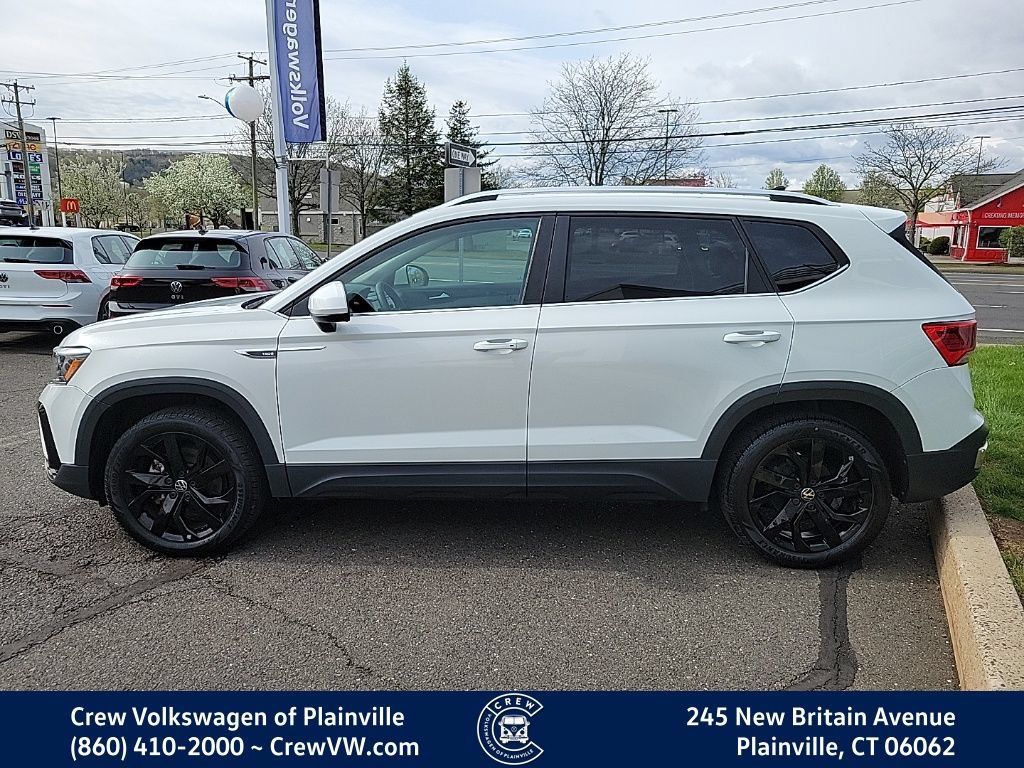 Certified 2022 Volkswagen Taos SE w/ Driver Assistance Package FWD image 28