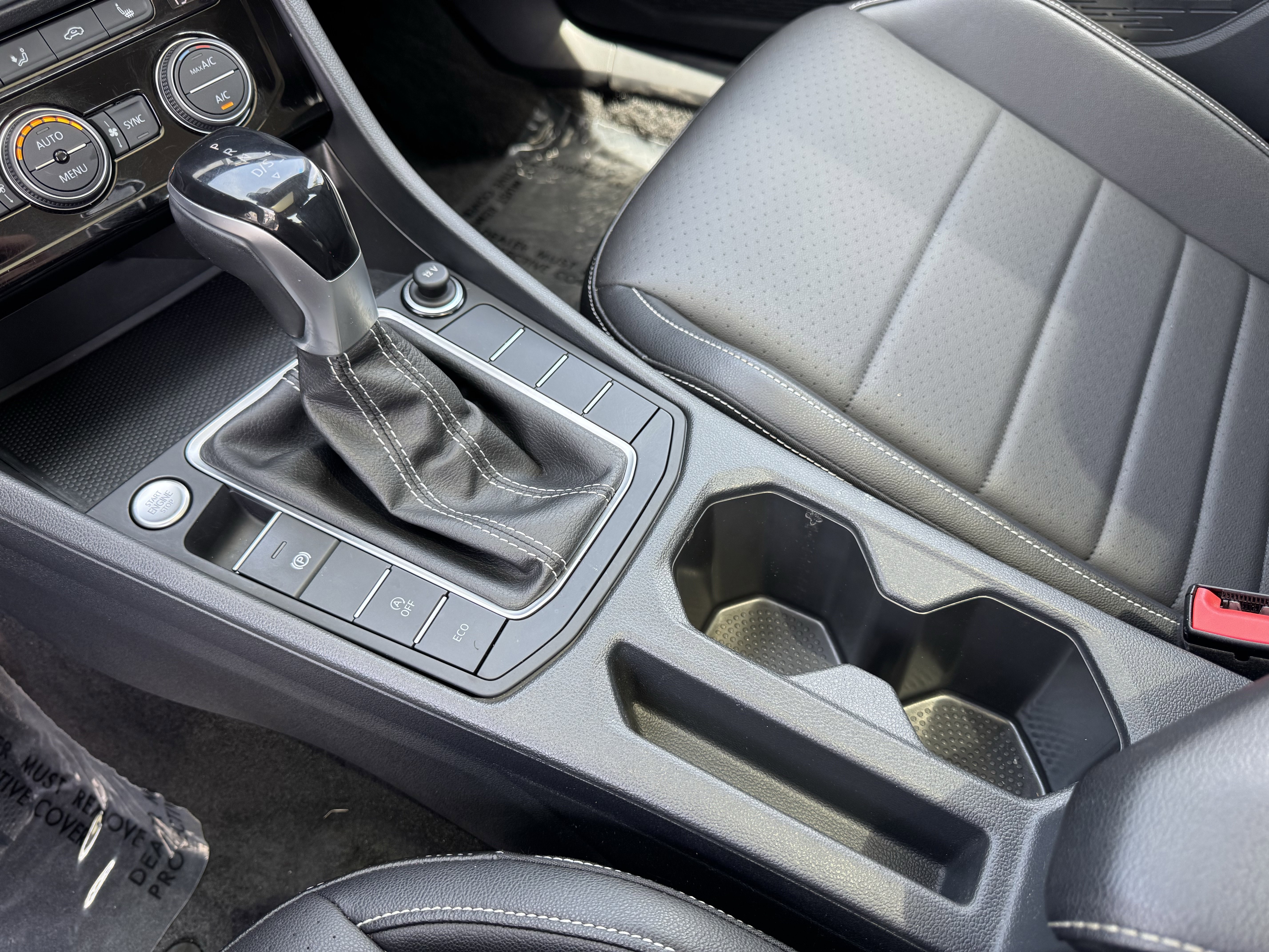 Used 2023 Volkswagen Jetta SE w/ Panoramic Sunroof Package FWD image 29