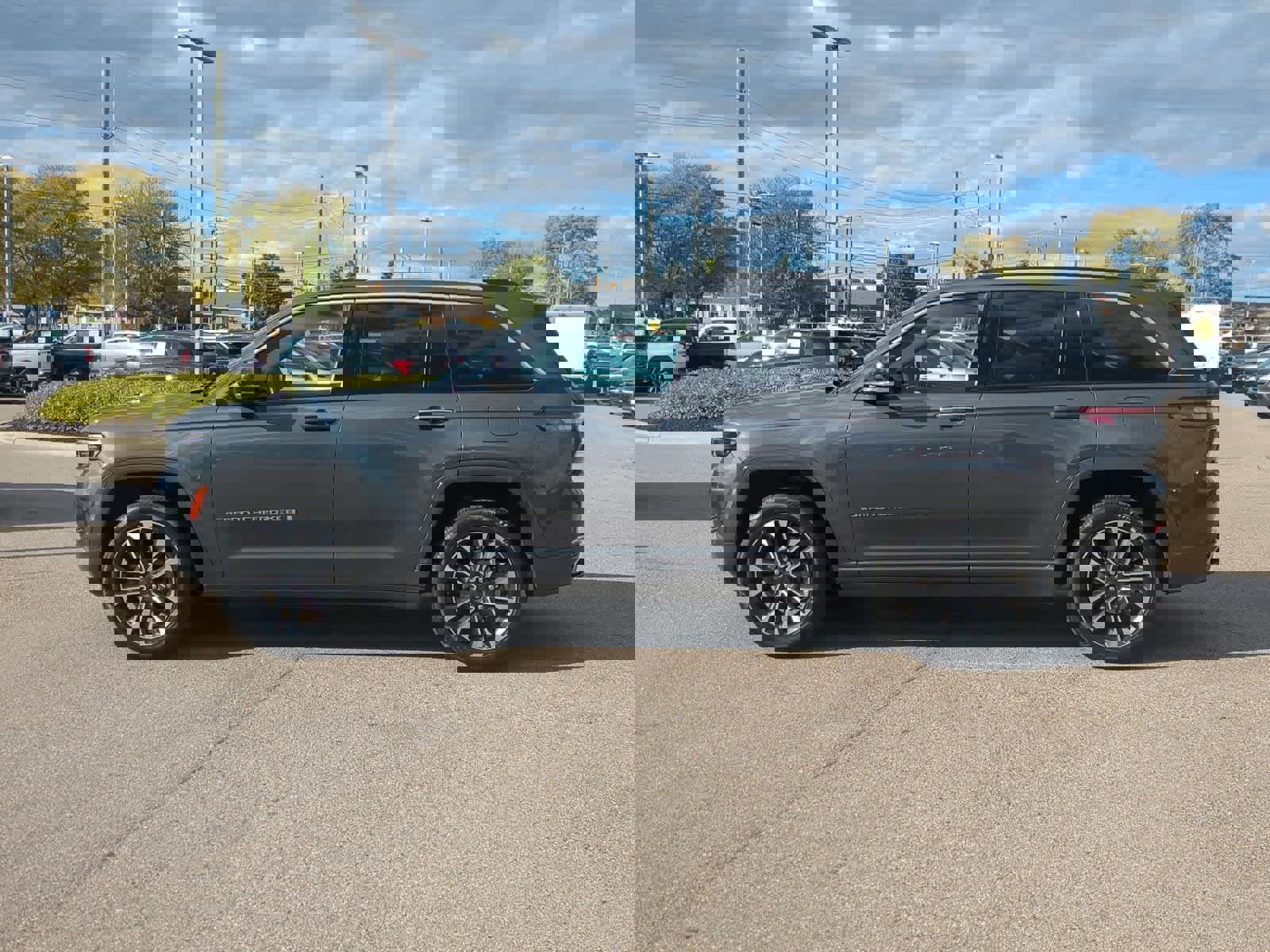 Used 2022 Jeep Grand Cherokee Overland image 5