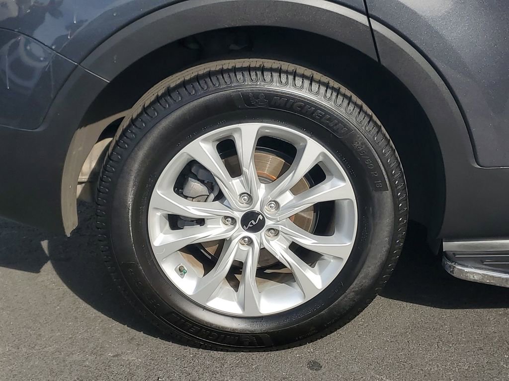 Used 2022 Kia Telluride LX image 5