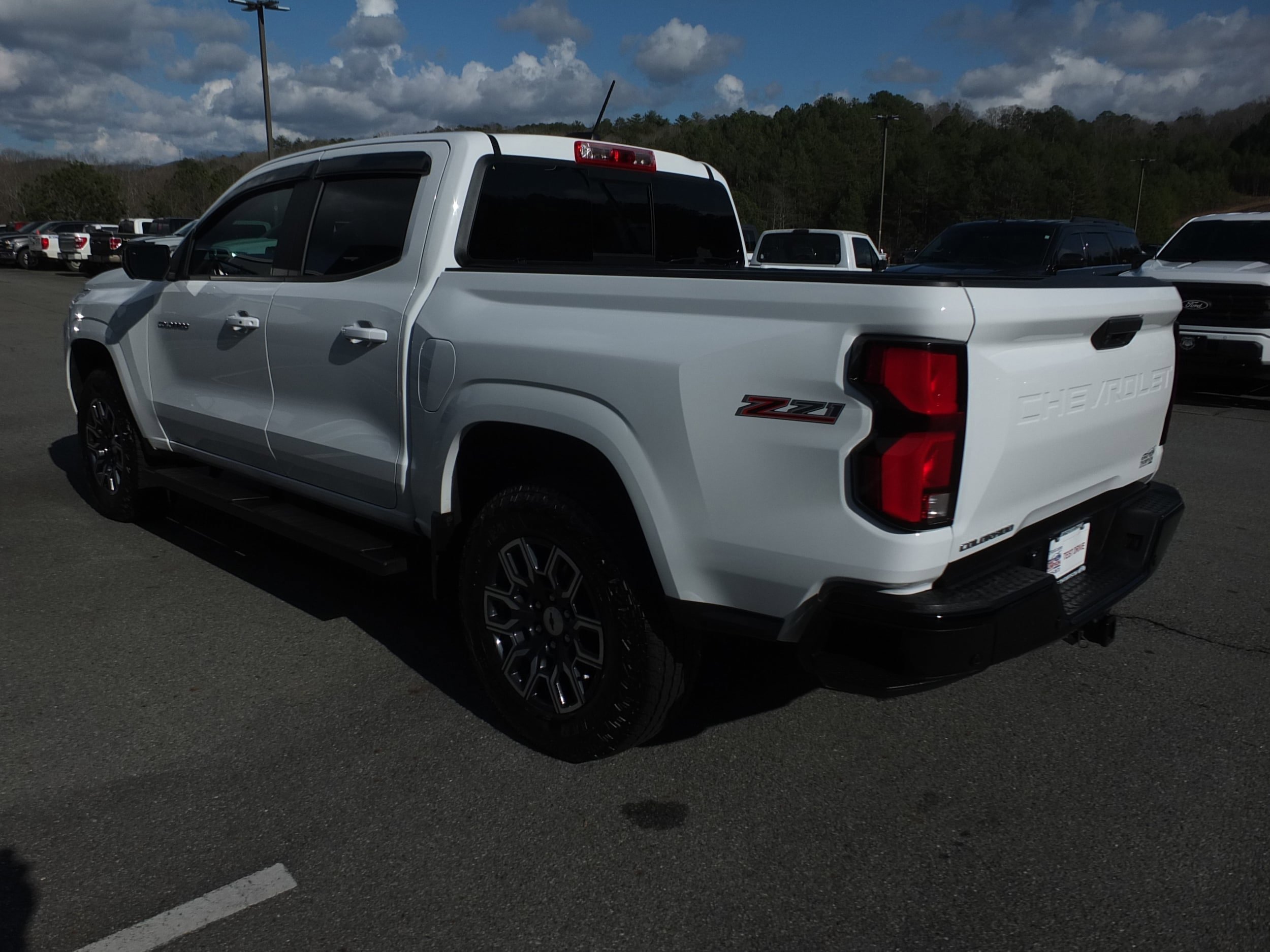 Used 2024 Chevrolet Colorado Z71 w/ Z71 Convenience Package 2 image 5
