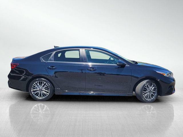 Used 2023 Kia Forte GT-Line w/ GT-Line Premium Package FWD image 3