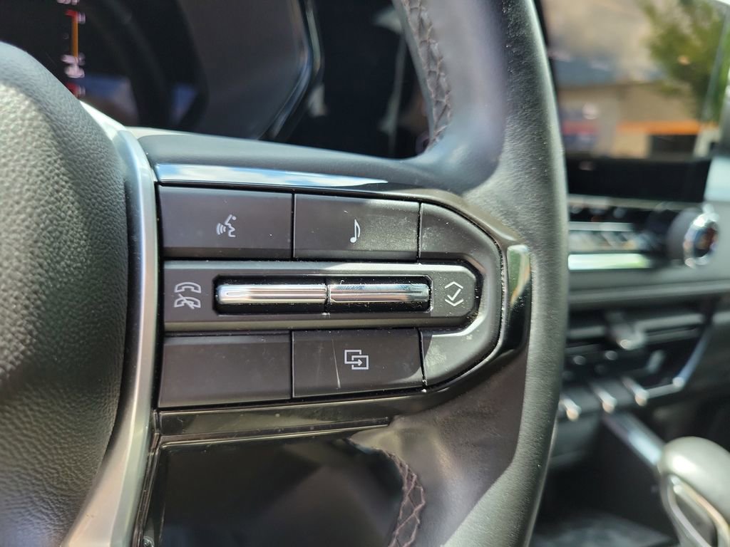 Used 2023 Chevrolet Colorado LT w/ LT Convenience Package II AWD/4WD image 21