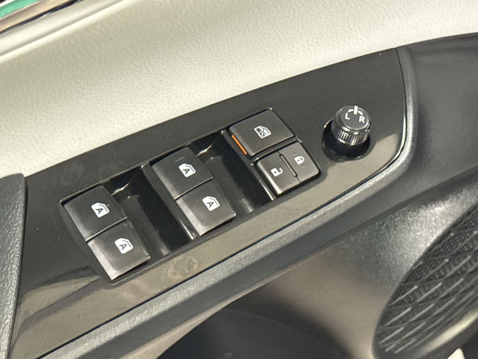 Used 2017 Toyota Prius Four FWD image 27