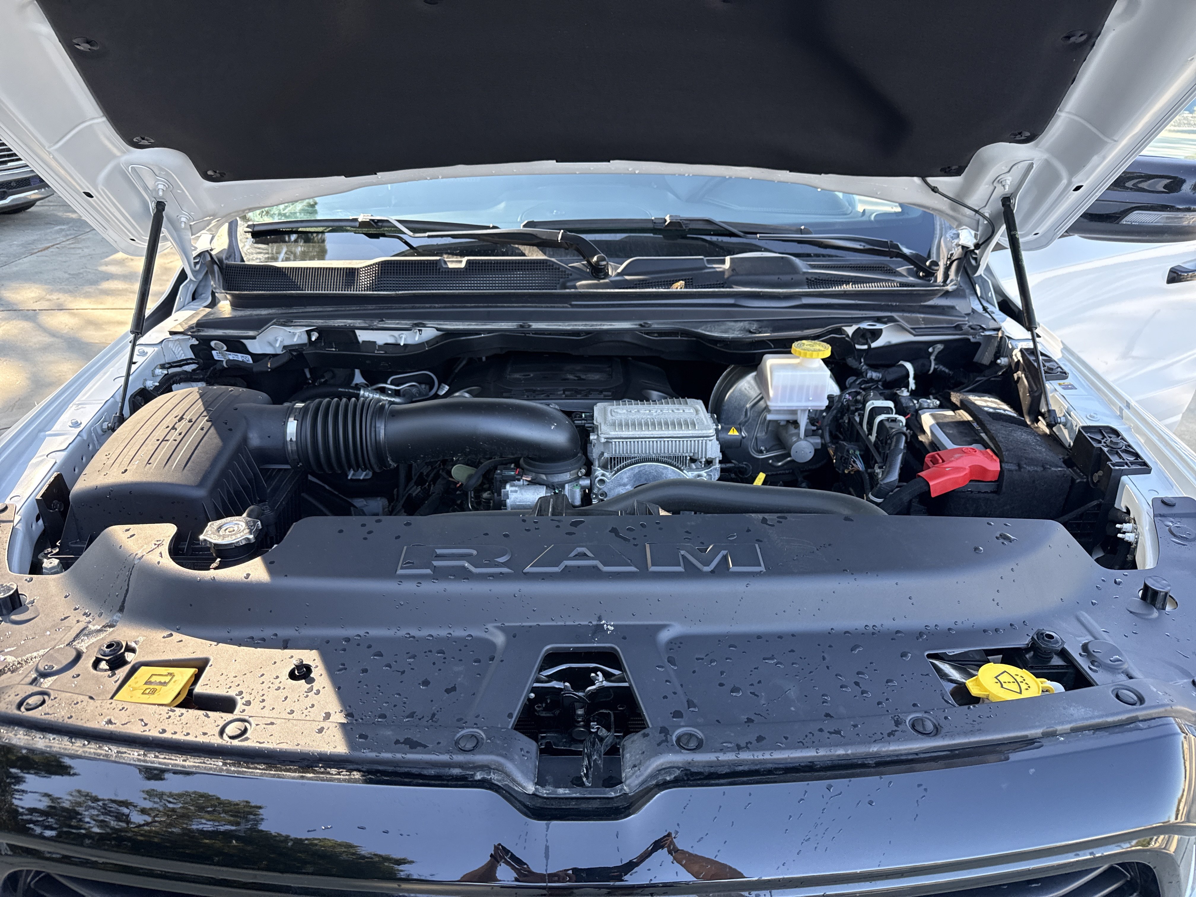 Used 2024 RAM 1500 Laramie AWD/4WD image 33