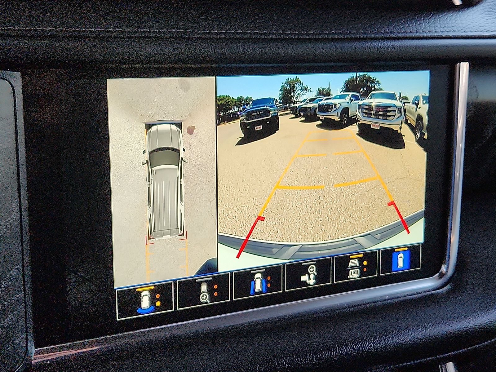 Used 2022 GMC Yukon XL Denali RWD image 19