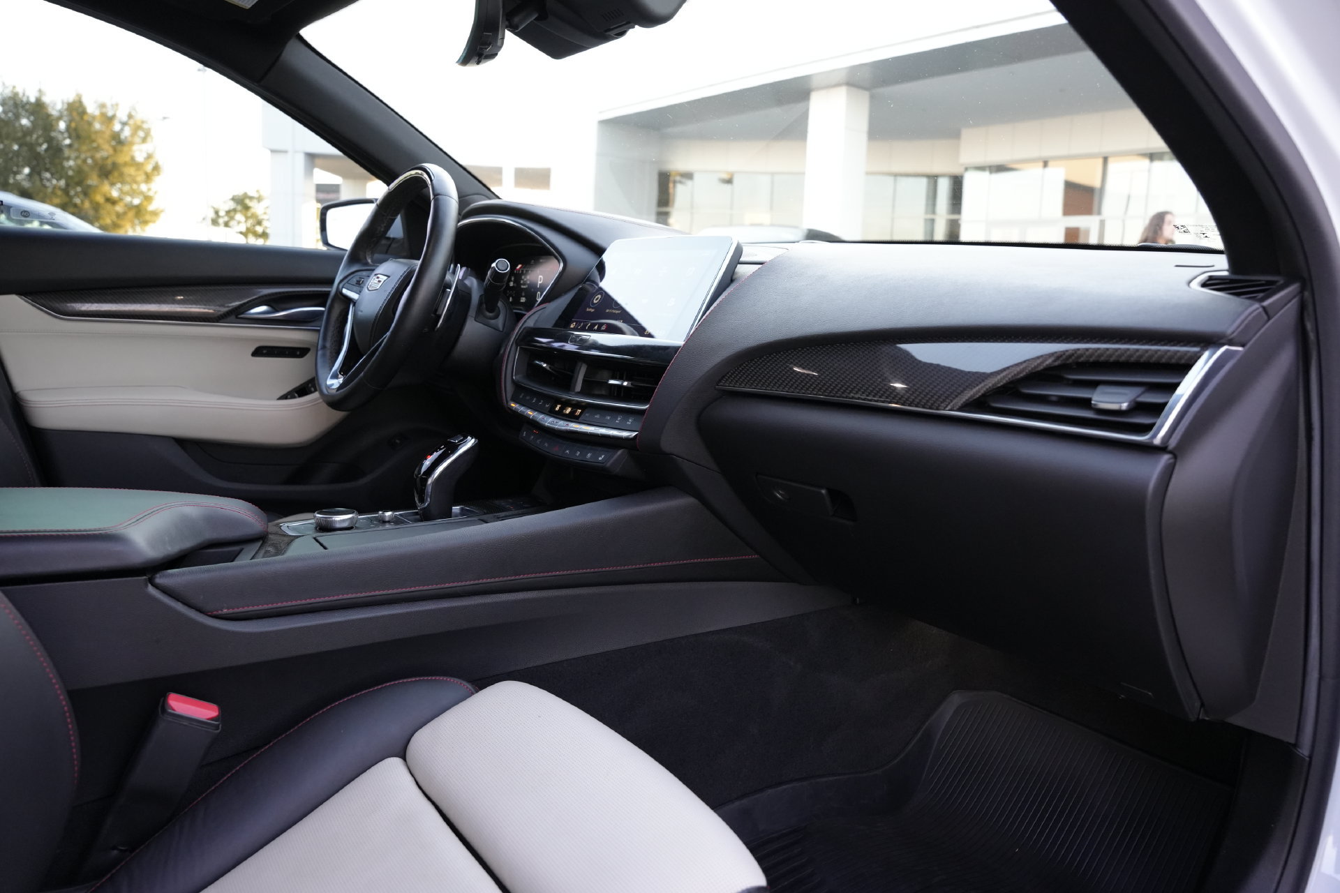 Certified 2025 Cadillac XT4 Sport FWD image 21