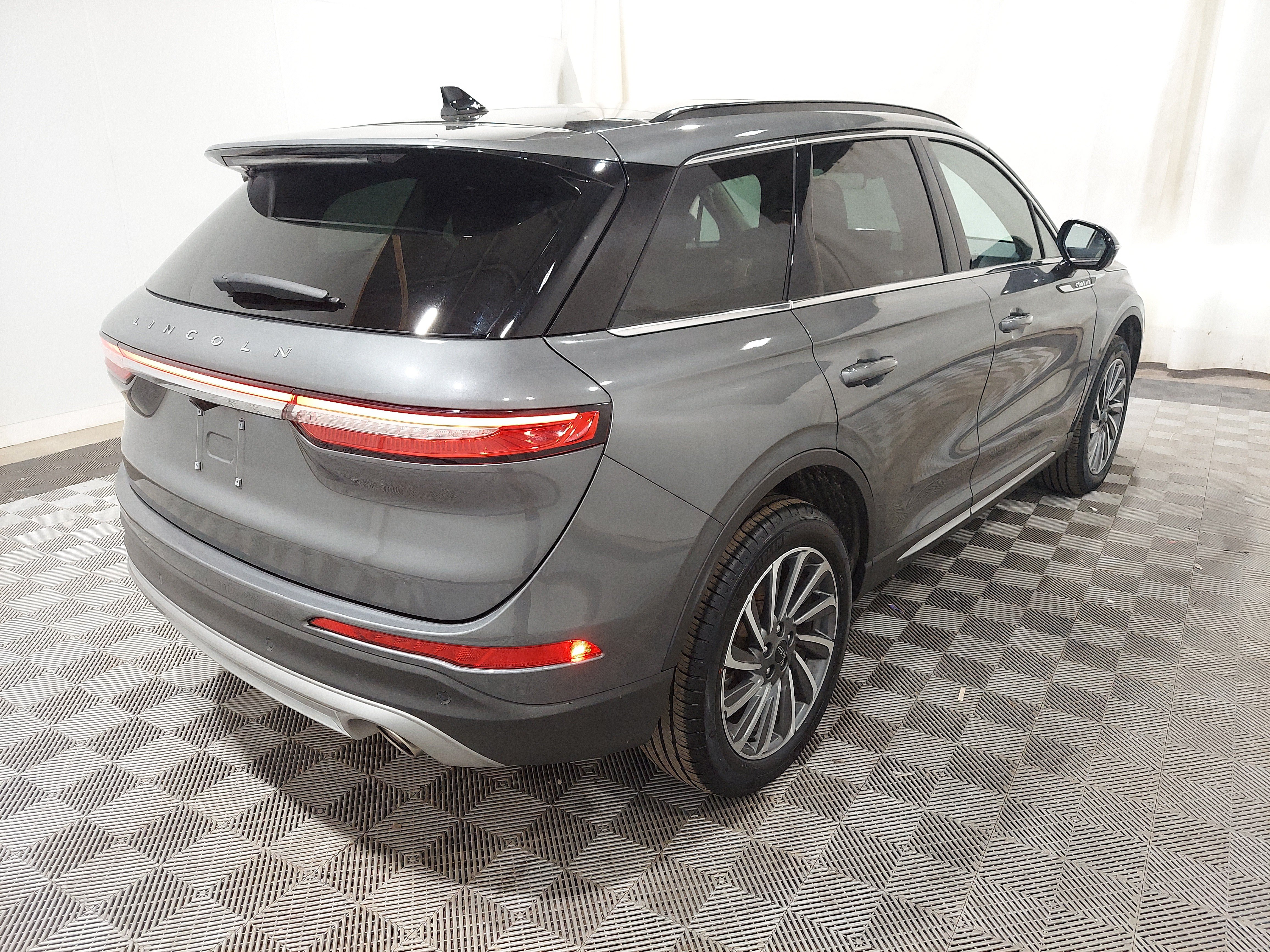 Used 2026 Lincoln Corsair Reserve AWD/4WD image 3