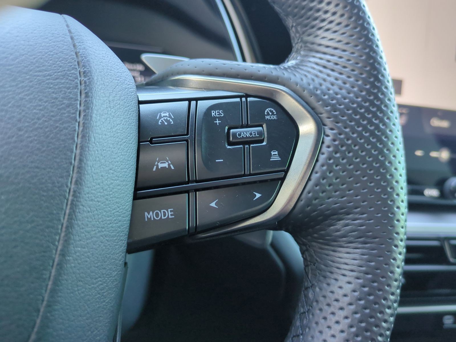 Used 2025 Lexus TX 500h AWD w/ Technology Package image 20