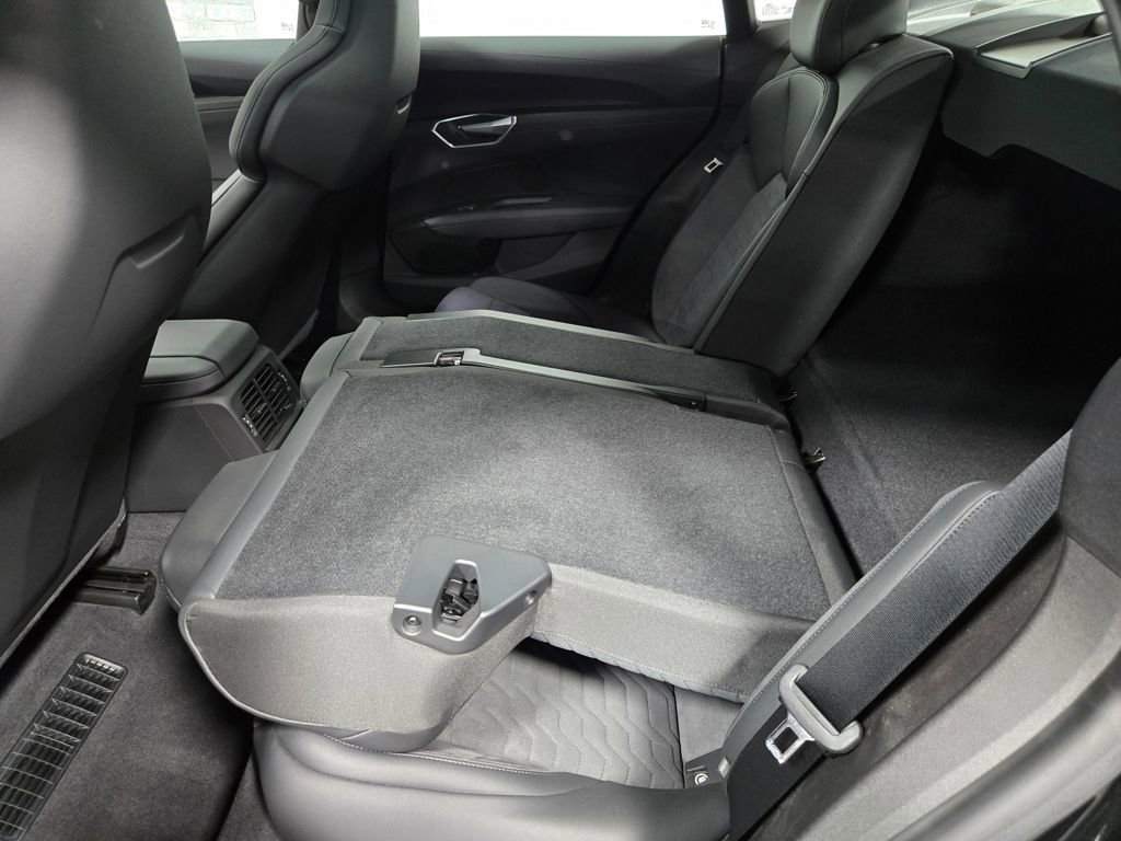 Used 2022 Audi e-tron GT Premium Plus image 37