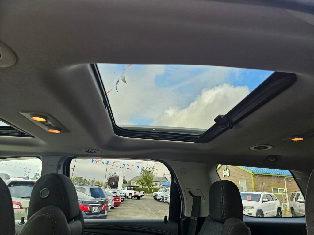 Used 2016 GMC Acadia SLE image 23