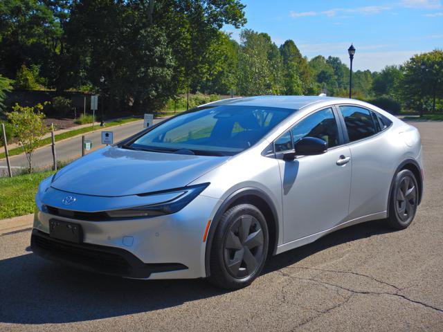 Used 2025 Toyota Prius LE FWD image 1
