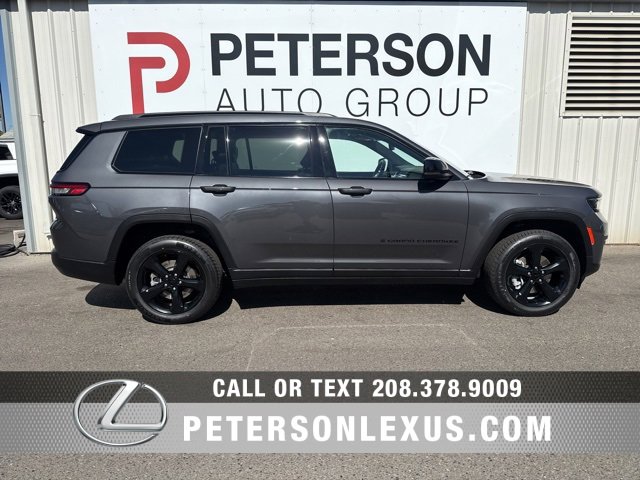 Used 2023 Jeep Grand Cherokee L Laredo image 2
