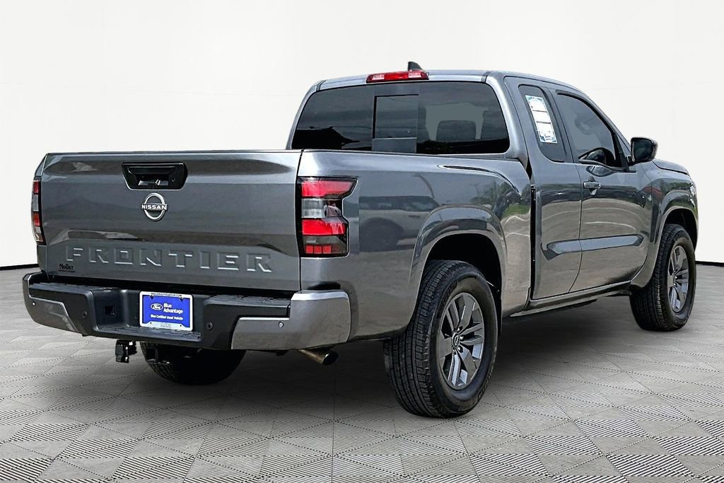 Used 2025 Nissan Frontier SV RWD image 2