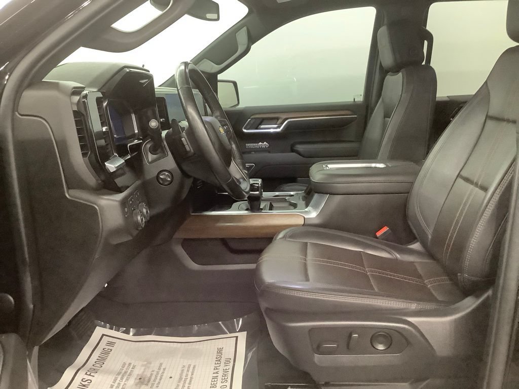 Used 2022 Chevrolet Silverado 1500 High Country w/ High Country Premium Package AWD/4WD image 11