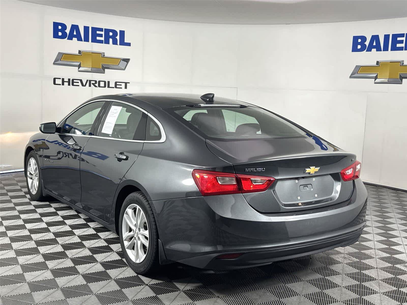 Used 2016 Chevrolet Malibu LT FWD image 3