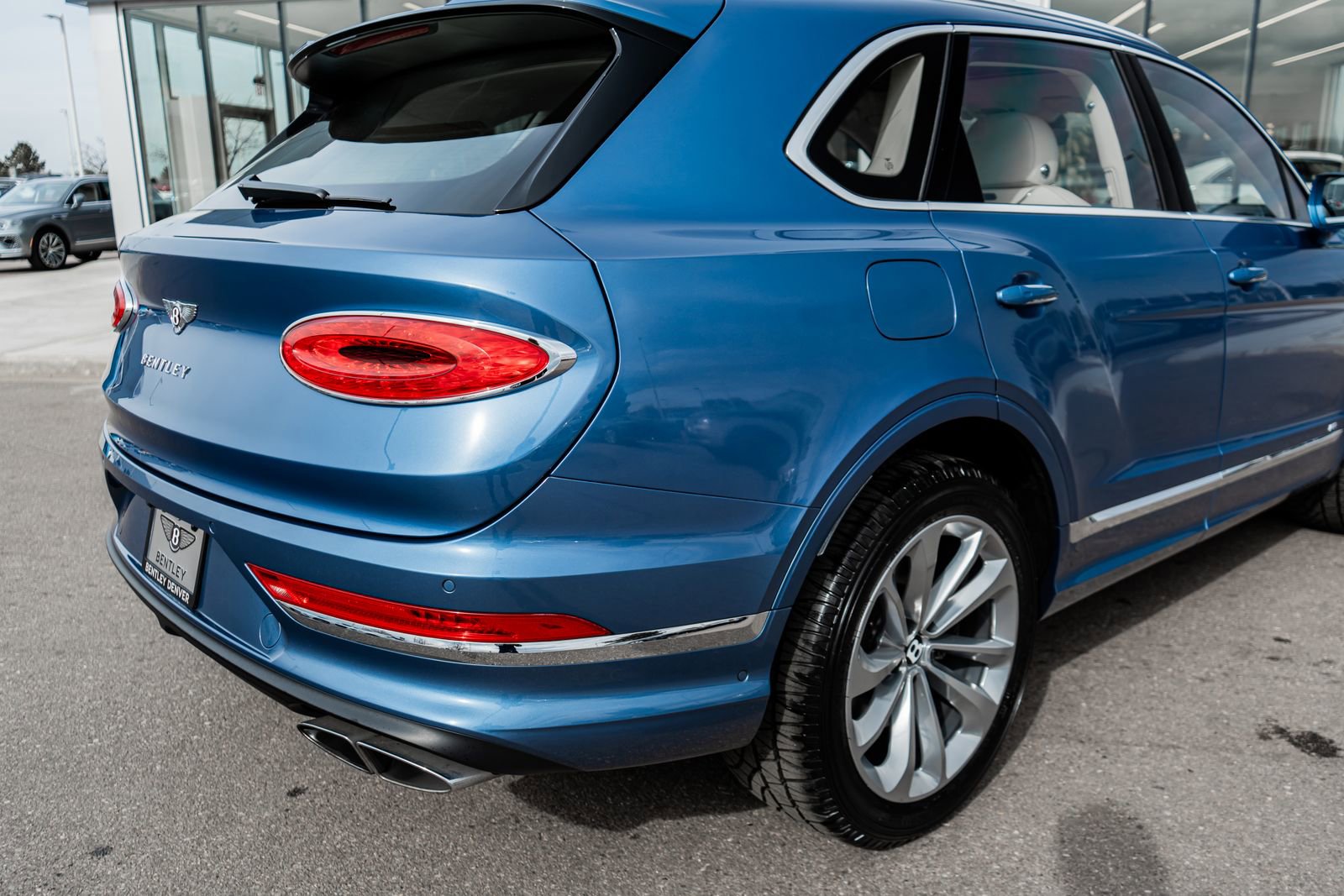 Used 2022 Bentley Bentayga image 13