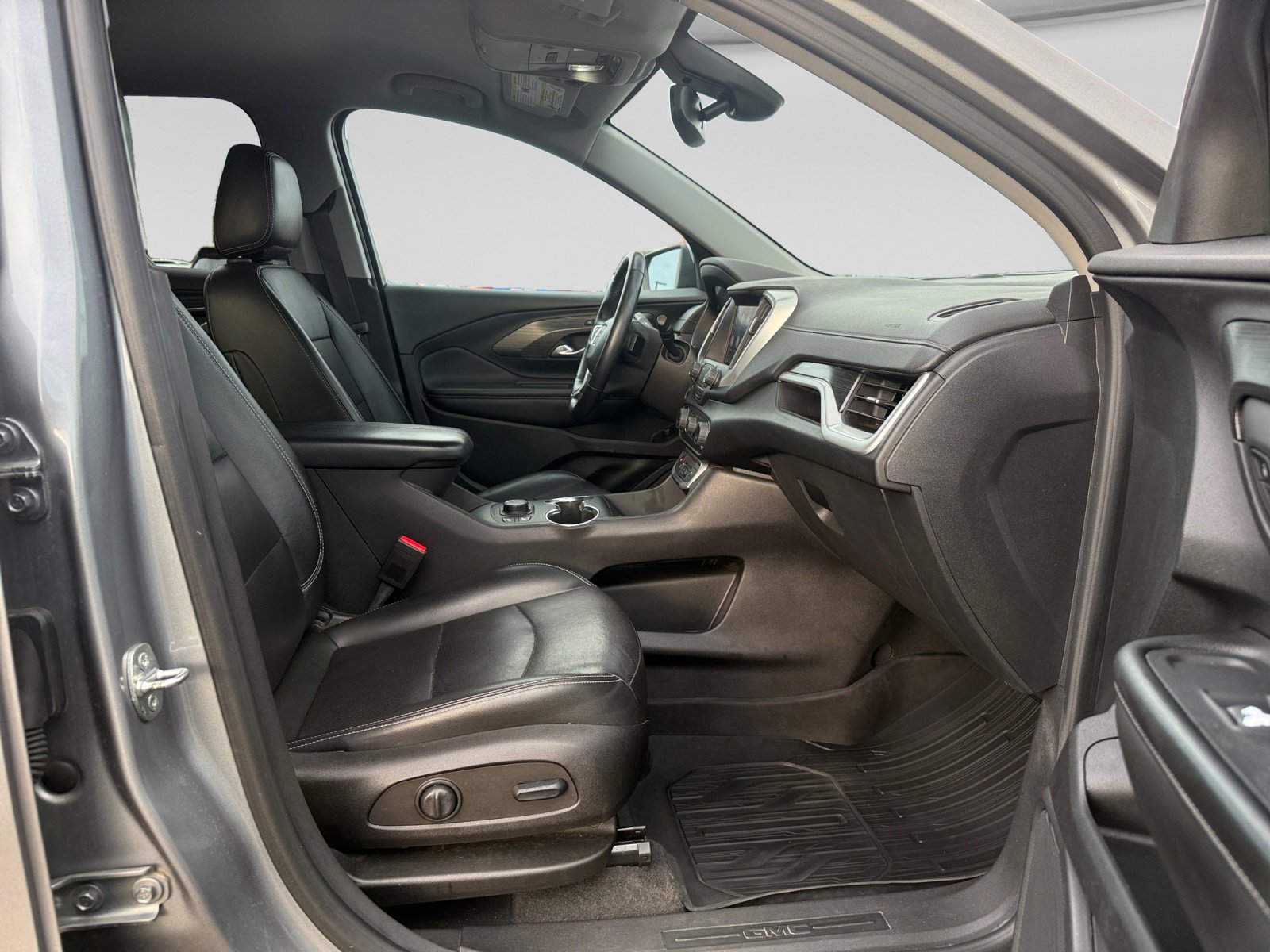 Used 2023 GMC Terrain SLT w/ LPO, Floor Liner Package image 17