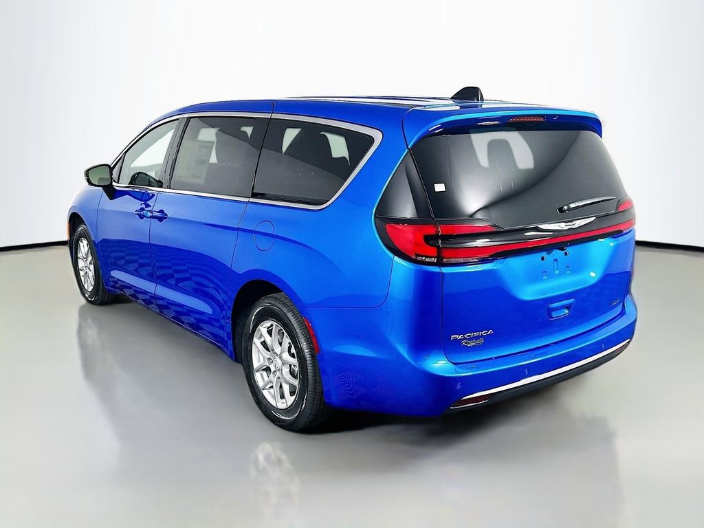 New 2026 Chrysler Pacifica Select image 5