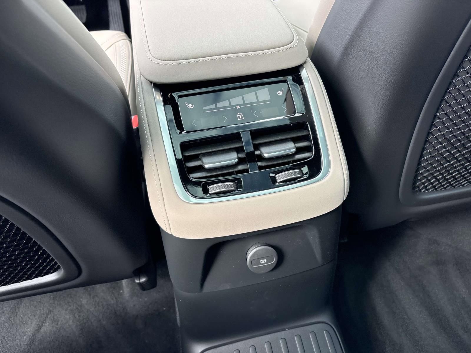 New 2026 Volvo XC90 T8 Plus w/ Protection Package Premier image 32