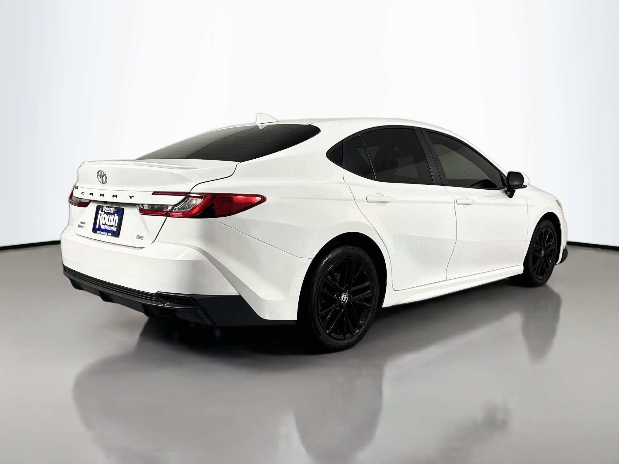 Used 2025 Toyota Camry SE AWD/4WD image 5