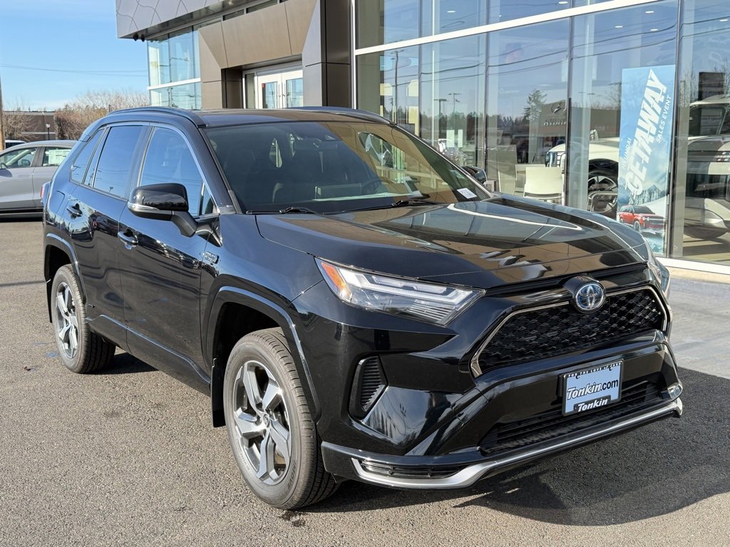 Used 2024 Toyota RAV4 SE image 2