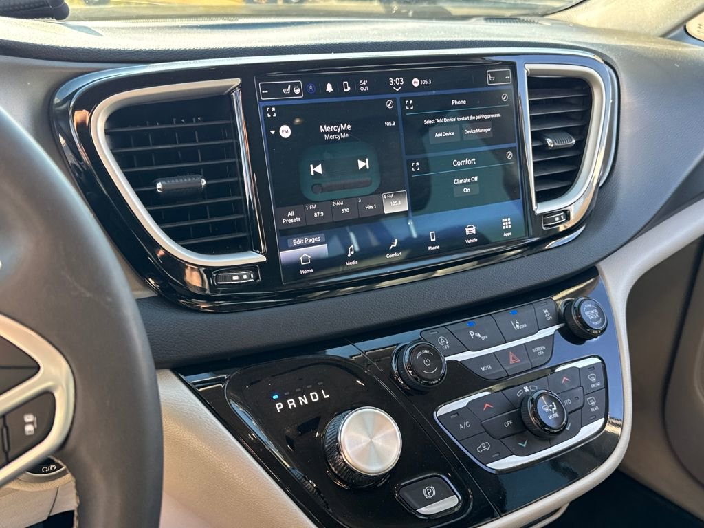 Used 2024 Chrysler Pacifica Touring-L image 18