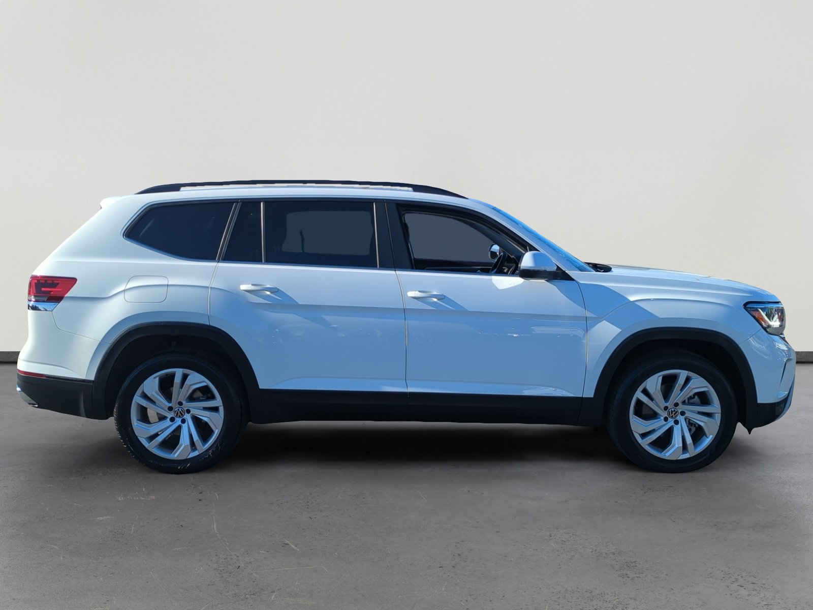 Used 2023 Volkswagen Atlas SE w/ Panoramic Sunroof Package image 6