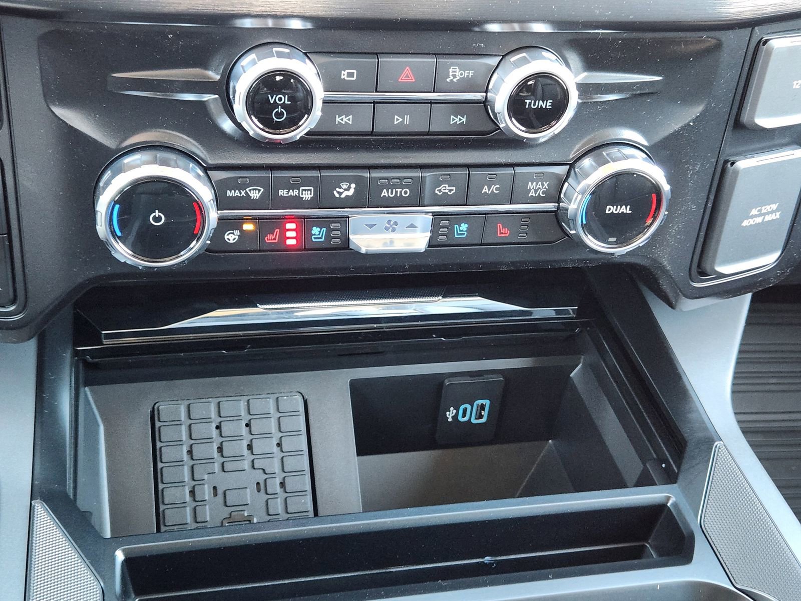 New 2026 Ford F250 Lariat w/ Chrome Package image 19