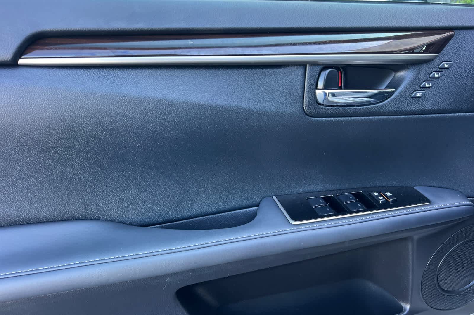 Used 2018 Lexus ES 350 w/ Luxury Package w/Wood Trim FWD image 12
