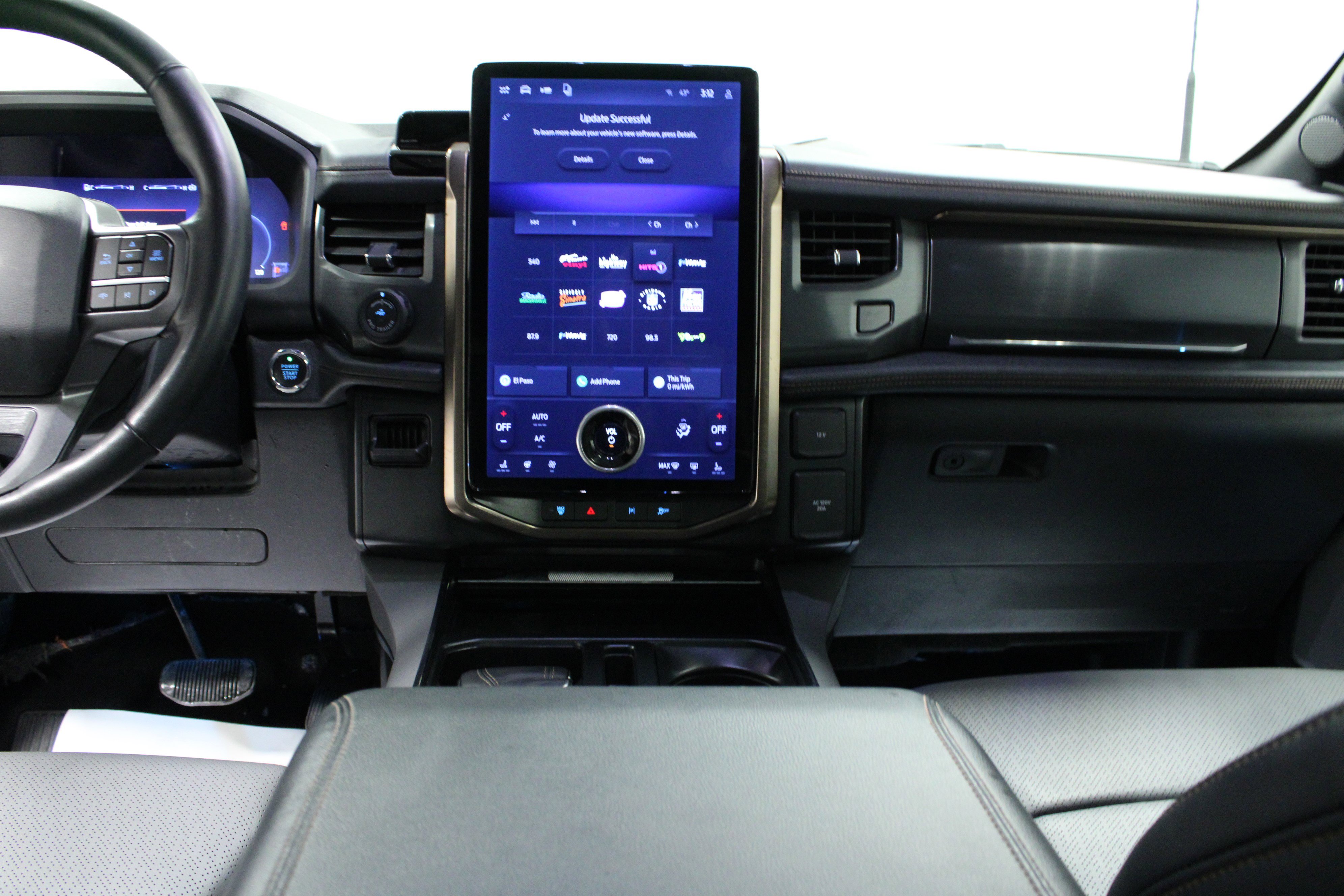 Used 2024 Ford F150 Lightning Lariat image 18