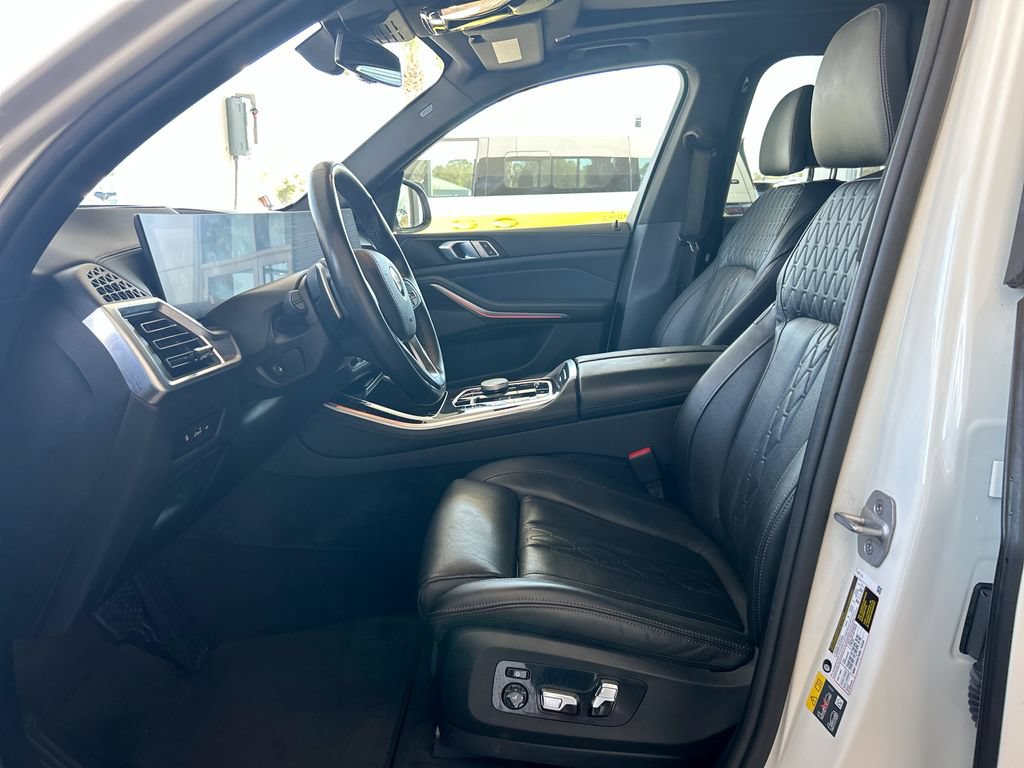 Used 2025 BMW X5 xDrive50e AWD/4WD image 9