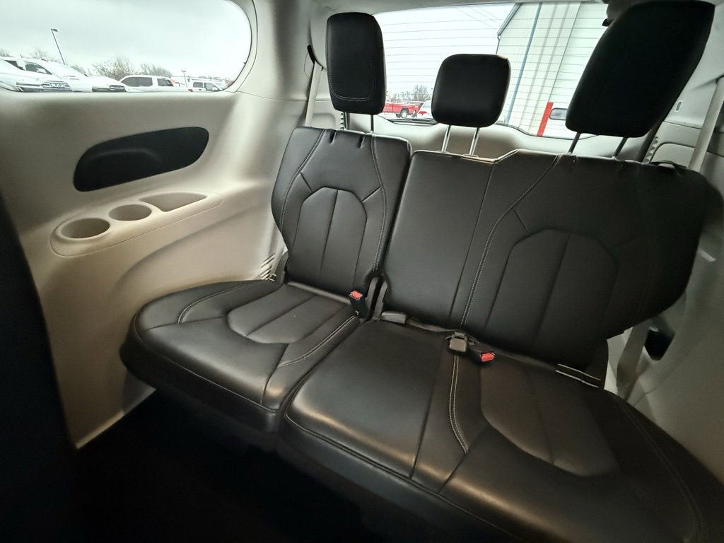 Used 2024 Chrysler Pacifica Touring-L image 20