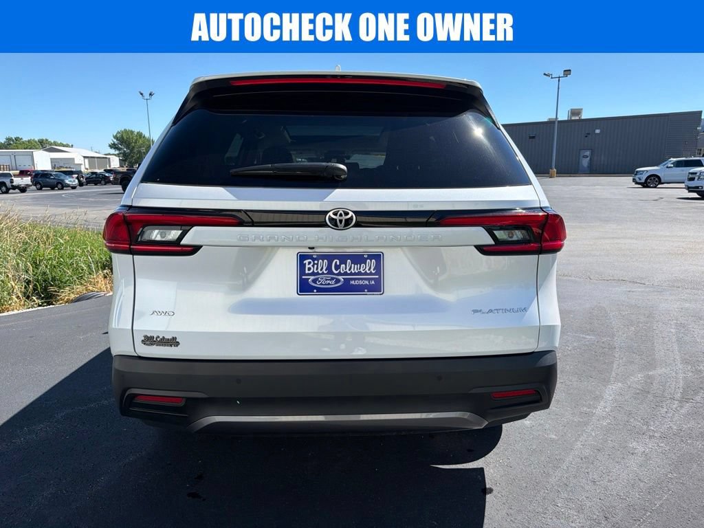Used 2025 Toyota Grand Highlander AWD image 5
