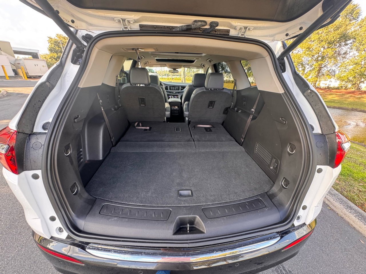 Used 2019 Buick Enclave Essence image 13