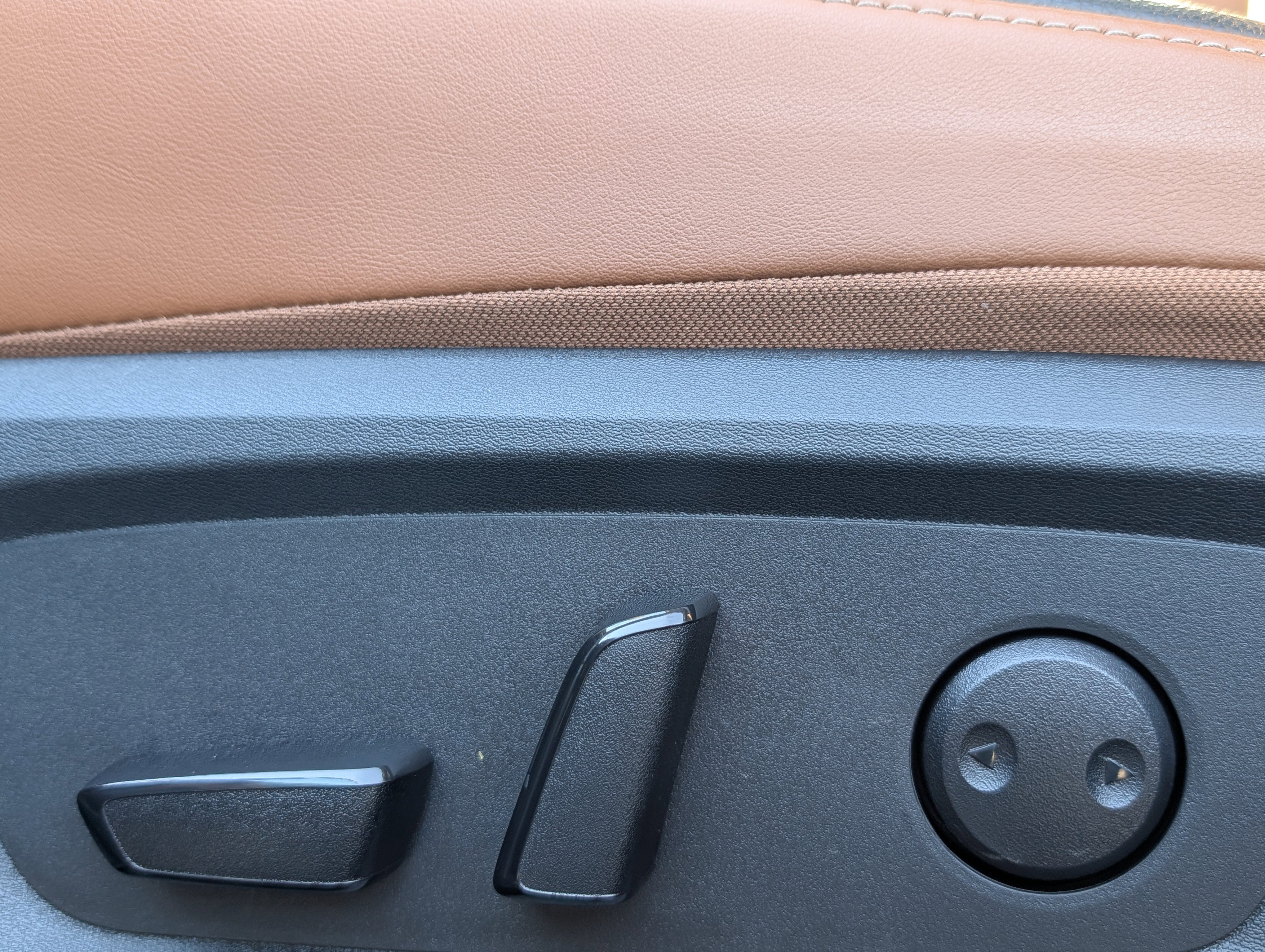 Used 2025 Nissan Pathfinder Platinum image 25