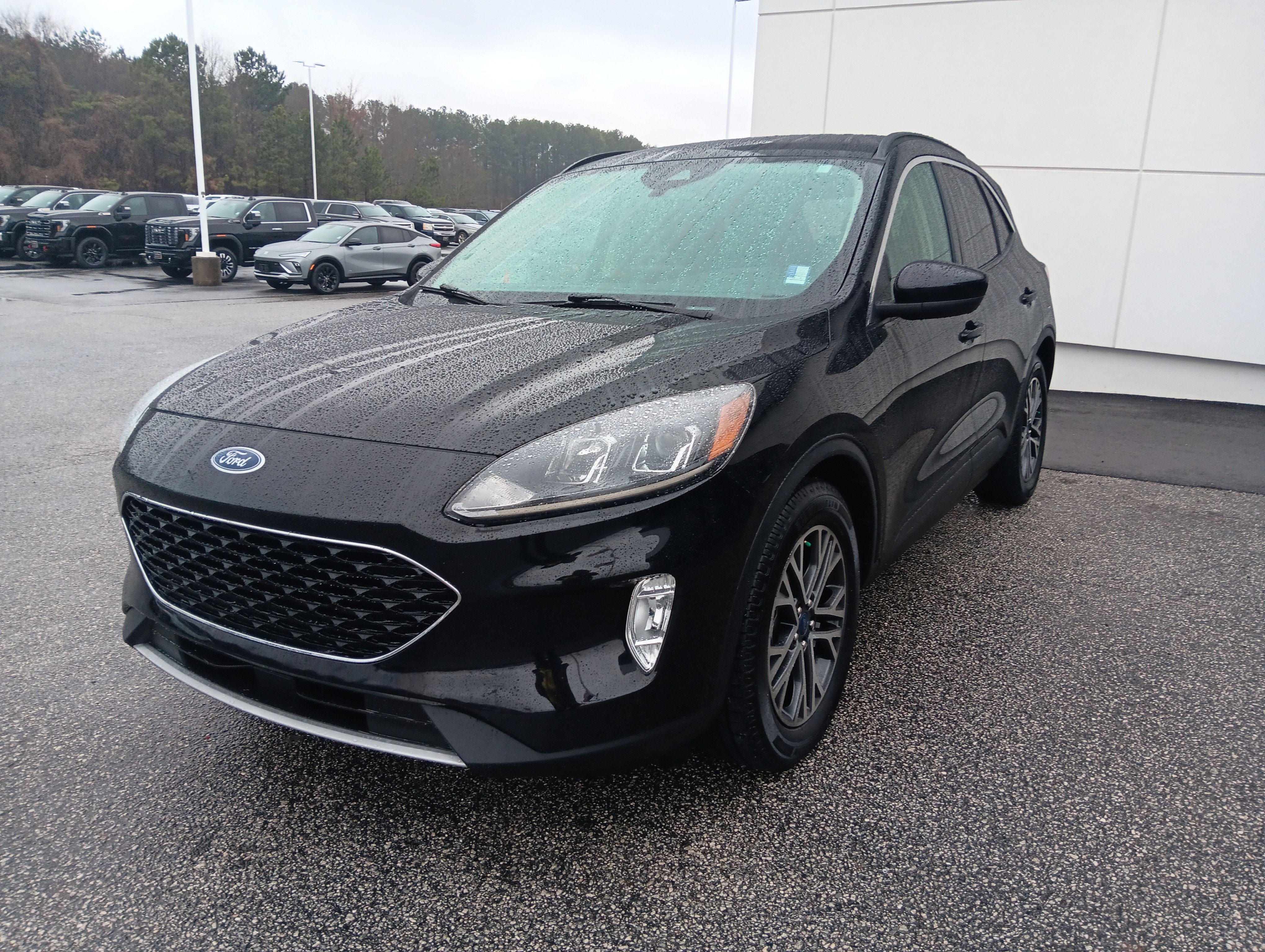 Used 2020 Ford Escape SEL video 1