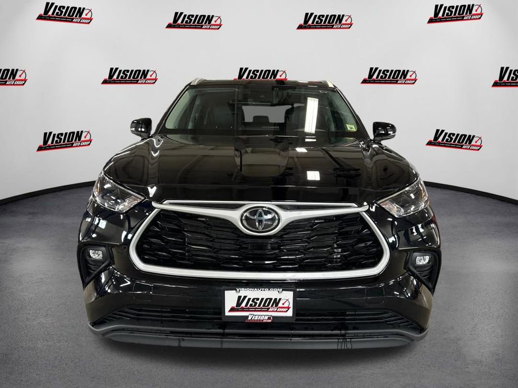 Used 2023 Toyota Highlander XLE video 2