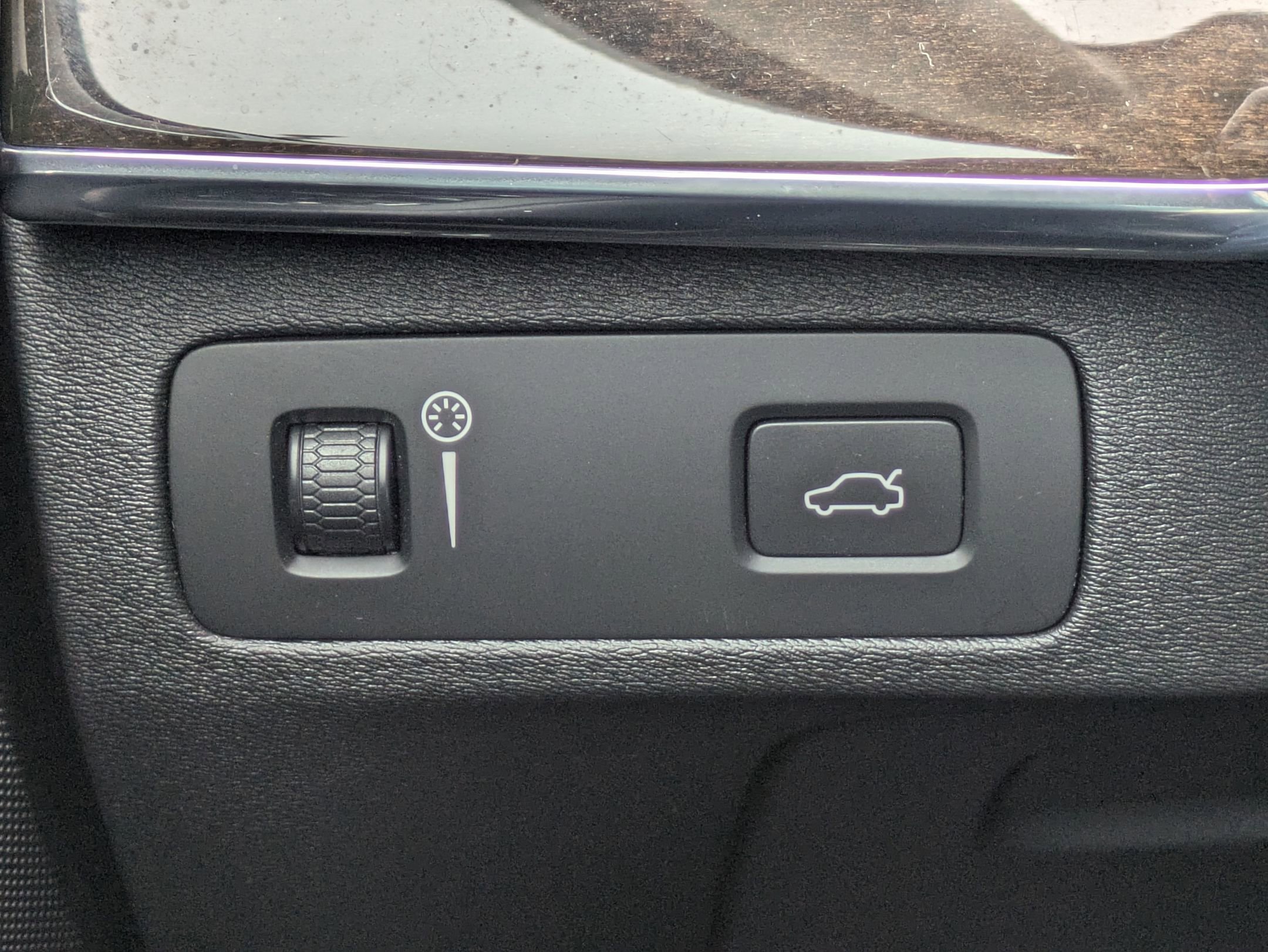 Used 2018 Volvo XC90 T6 Momentum w/ Convenience Package image 18