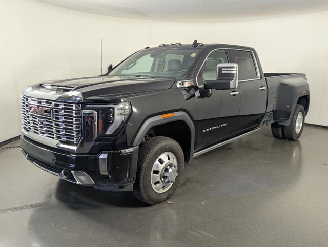 Used 2024 GMC Sierra 3500 Denali w/ Technology Package image 4