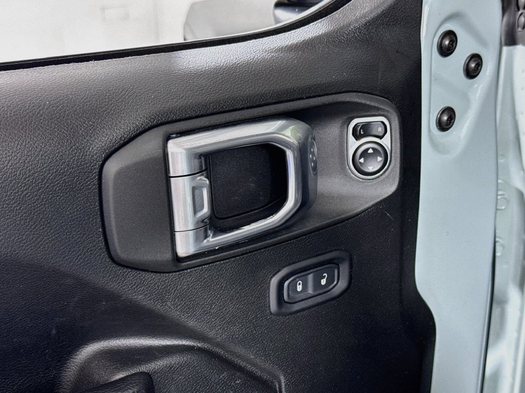 Used 2024 Jeep Wrangler Unlimited AWD/4WD image 17