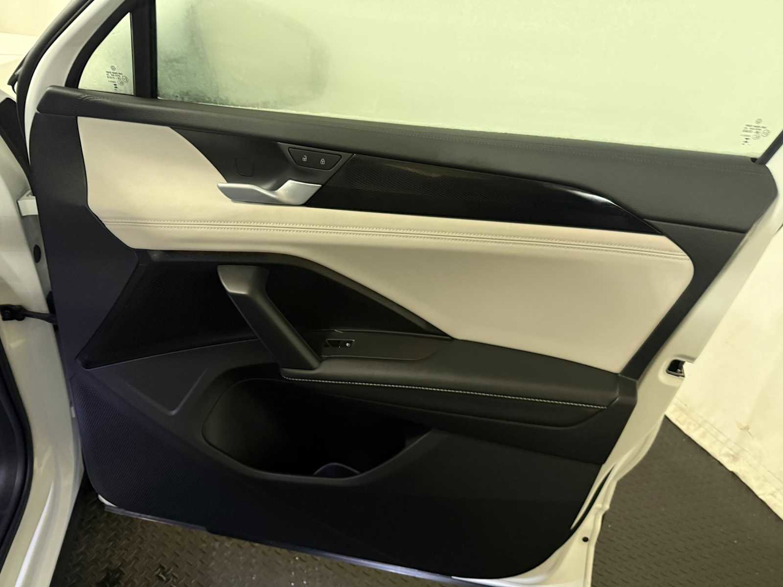 Certified 2025 Volkswagen Tiguan SE w/ Panoramic Sunroof Package image 29