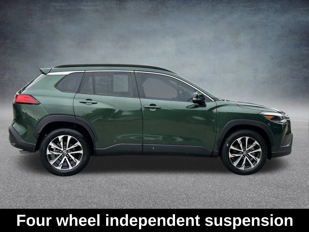 Used 2022 Toyota Corolla Cross XLE image 5