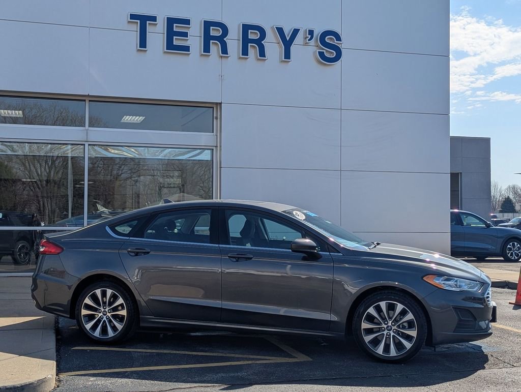 Used 2020 Ford Fusion SE image 2