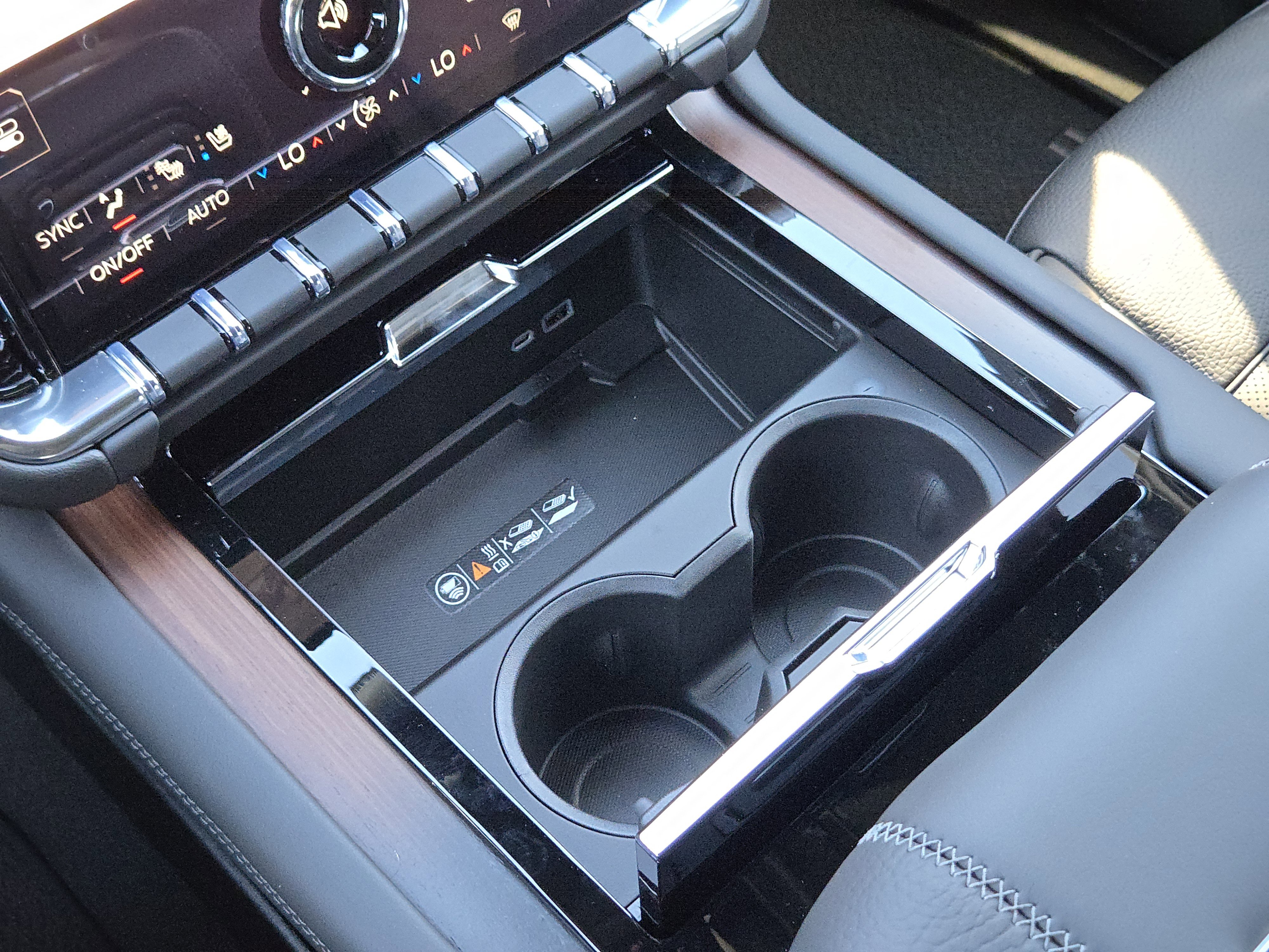 New 2026 GMC Yukon XL Denali w/ Denali Reserve Package image 17