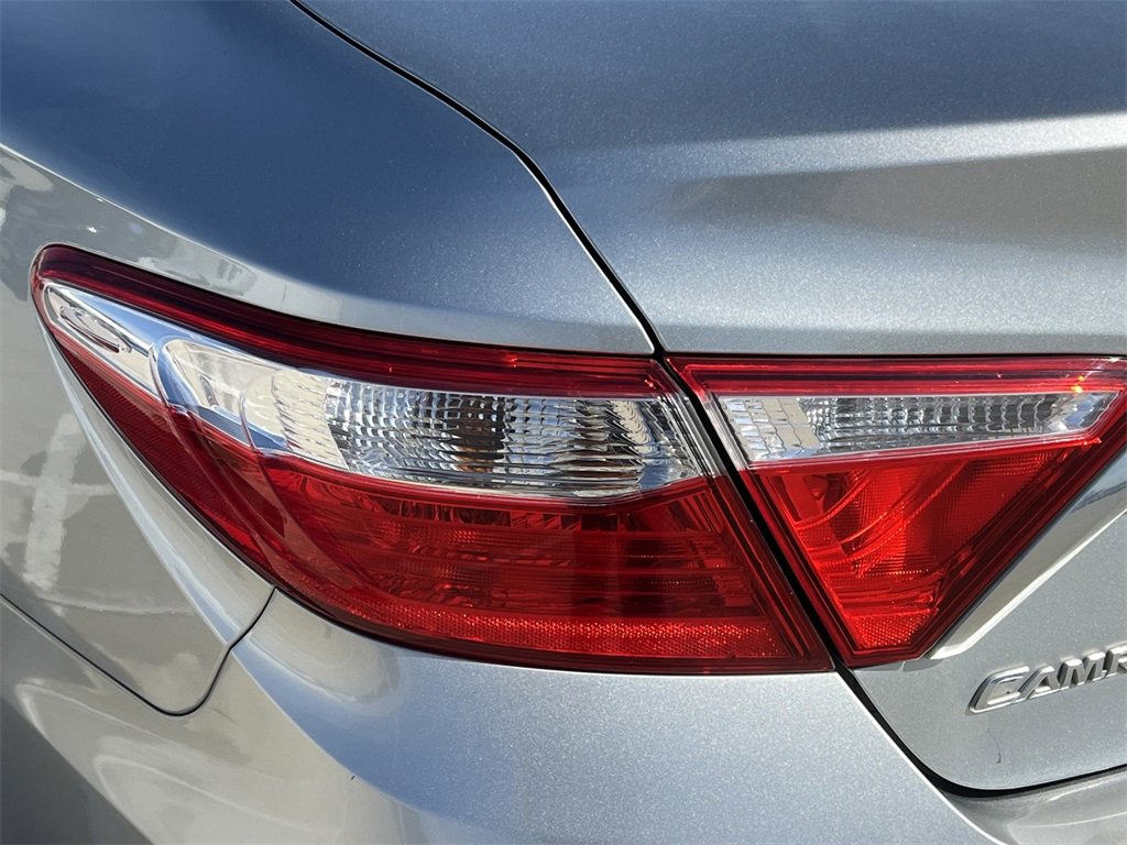 Used 2015 Toyota Camry LE image 12