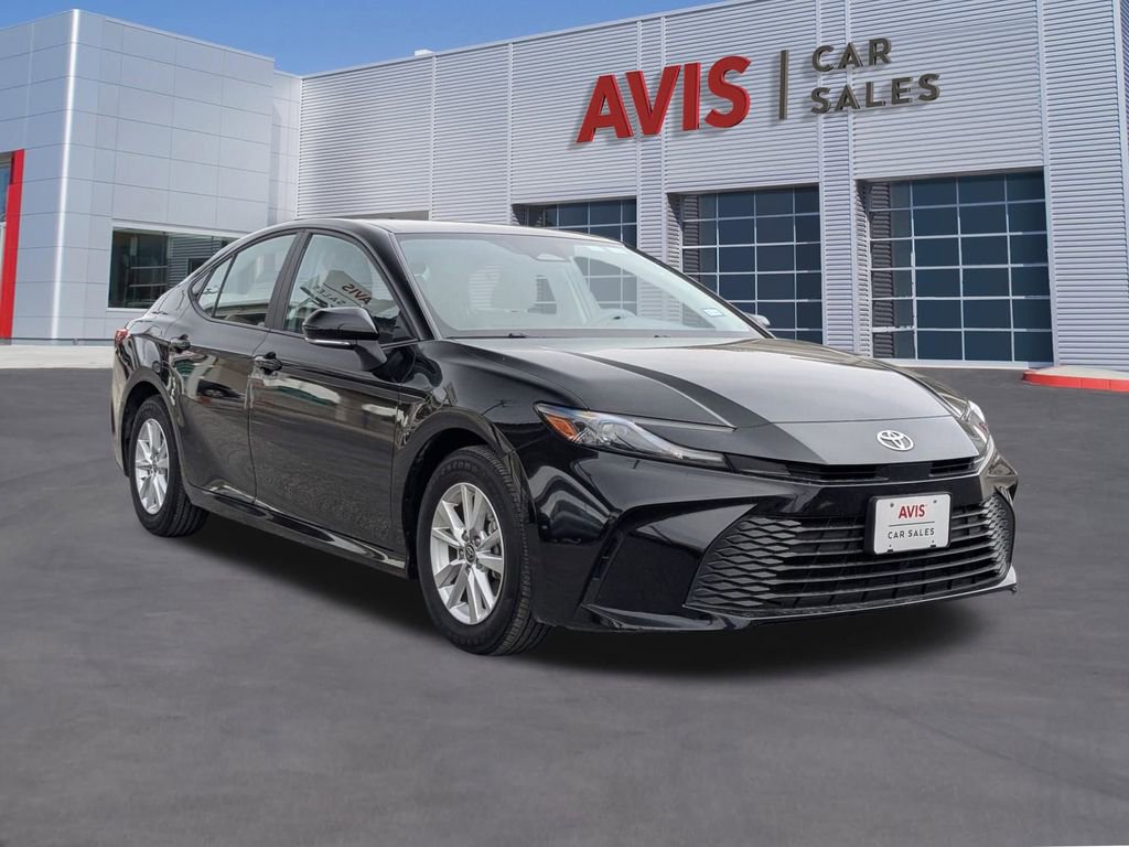 Used 2025 Toyota Camry LE image 9